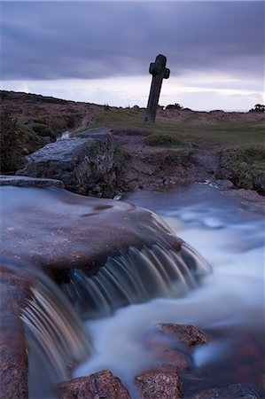 Twilight à la Croix de Pierre Post venteux à Dartmoor, Devon, Angleterre, Royaume-Uni, Europe Photographie de stock - Rights-Managed, Code: 841-06343642