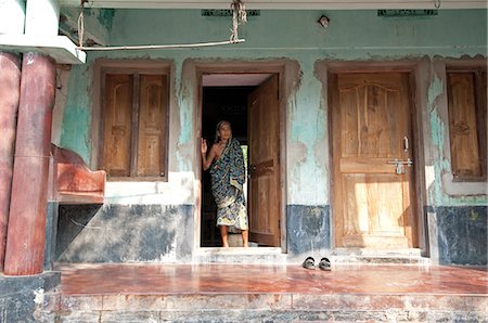 standing at front door - Woman in sari at old wooden house door in Raghurajpur artists' village, Orissa, India, Asia Stock Photo - Rights-Managed, Code: 841-06343935