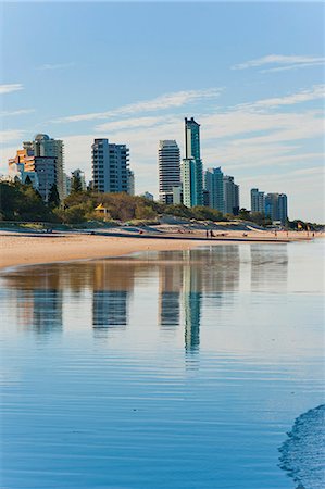 simsearch:841-03067702,k - Reflections of high rise buildings at Surfers Paradise Beach, Gold Coast, Queensland, Australia, Pacific Foto de stock - Direito Controlado, Número: 841-06444960