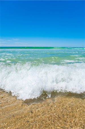 Crystal clear blue sea at Surfers Paradise, Gold Coast, Queensland, Australia, Pacific Foto de stock - Con derechos protegidos, Código: 841-06445085