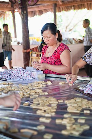delta du mékong - Femme, fabrication de gâteaux, Can Tho, Mekong Delta, Vietnam, Indochine, Asie du sud-est, Asie Photographie de stock - Rights-Managed, Code: 841-06445113