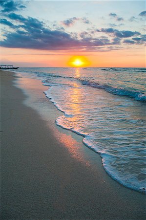 Sunset on the tropical island of Gili Trawangan, Gili Islands, Indonesia, Southeast Asia, Asia Foto de stock - Con derechos protegidos, Código: 841-06445157