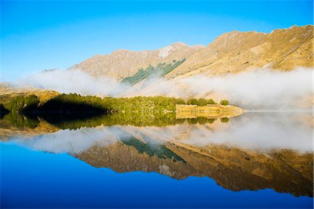 Misty dawn reflections on calm Lake Moke, Queenstown, Otago, South Island, New Zealand, Pacific Foto de stock - Con derechos protegidos, Código: 841-06445178