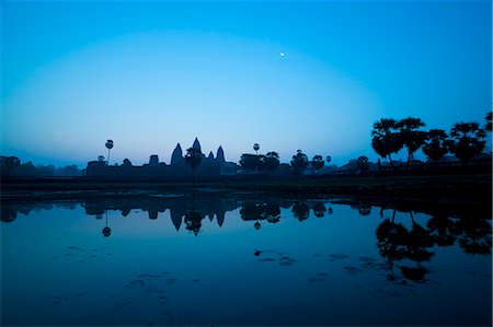 Angkor Wat Temple and the moon at night, Angkor Temples, UNESCO World Heritage Site, Siem Reap Province, Cambodia, Indochina, Southeast Asia, Asia Foto de stock - Con derechos protegidos, Código: 841-06445202