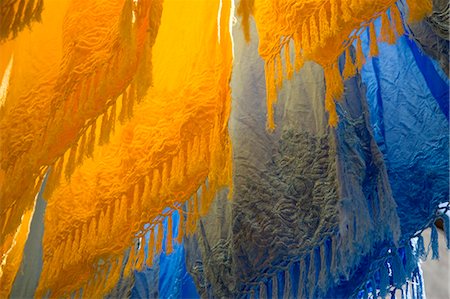 simsearch:841-06446192,k - Brightly coloured dyed fabrics hanging to dry in the dyers souk, Marrakech, Morocco, North Africa, Africa Fotografie stock - Rights-Managed, Codice: 841-06445528