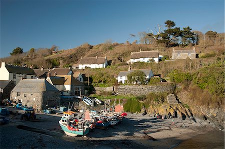 Des bateaux en bois dans le port de Cadgwith sur la péninsule de Lizard en Cornouailles, Angleterre, Royaume-Uni, Europe Photographie de stock - Rights-Managed, Code: 841-06445589