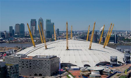 The O2 Arena in Greenwich with Canary Wharf behind, Docklands, London, England, United Kingdom, Europe Foto de stock - Con derechos protegidos, Código: 841-06445719