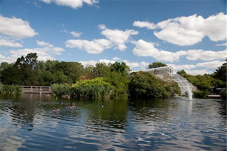 surrey - Ducks by fountain and Conservatory on River Thames, Royal Botanic Gardens, UNESCO World Heritage Site, Kew, near Richmond, Surrey, England, United Kingdom, Europe Foto de stock - Con derechos protegidos, Código: 841-06445725