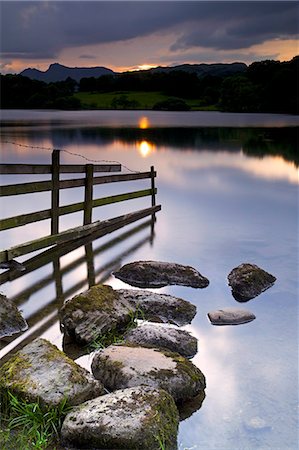 silueta - Loughrigg Tarn, Lake District National Park, Cumbria, England, United Kingdom, Europe Foto de stock - Con derechos protegidos, Código: 841-06445807