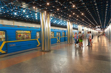 station de métro - Livyi Station de Berthon, district de Darnitski, Kiev, Ukraine, Europe Photographie de stock - Rights-Managed, Code: 841-06445922