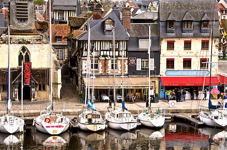 simsearch:841-05784297,k - The Vieux Bassin, Old Town, the Naval Museum housed in ancient Saint Etienne church on the left, and boats moored along the quay, Honfleur, Calvados, Normandy, France, Europe Stock Photo - Rights-Managed, Code: 841-06445934