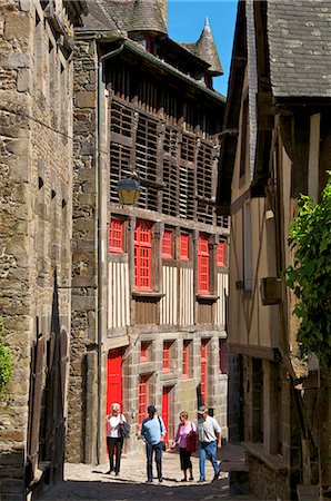 simsearch:841-02902815,k - Mansions and ancient barn dating from the 16th century on Jerzual street, with tourists, Old Town, Dinan, Cotes d'Armor, Brittany, France, Europe Foto de stock - Con derechos protegidos, Código: 841-06445948