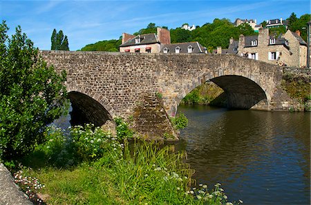 View of old town houses and the Old Bridge over the Rance River, Dinan, Cotes d'Armor, Brittany, France, Europe Stock Photo - Rights-Managed, Code: 841-06445952