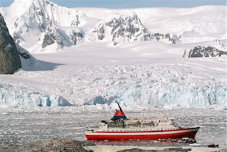 simsearch:841-07653054,k - Cruise ship at Peterman Island, Antarctica, Polar Regions Foto de stock - Con derechos protegidos, Código: 841-06446068