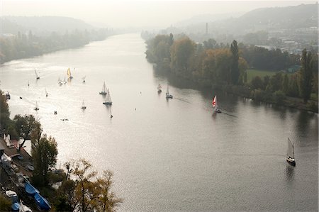 prag - Segeln Sie Boote auf der Vltava (Moldau) im Herbst, Vysehrad, Prag, Tschechische Republik, Europa Stockbilder - Lizenzpflichtiges, Bildnummer: 841-06446111