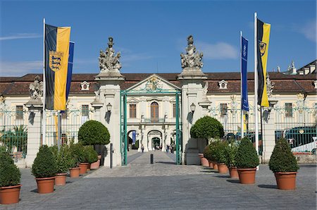 emblem - Carraige Eingang zum 18. Jahrhundert barocke Residenzschloss, inspiriert durch den Palast von Versailles, Ludwigsburg, Baden Württemberg, Deutschland, Europa Stockbilder - Lizenzpflichtiges, Bildnummer: 841-06446230