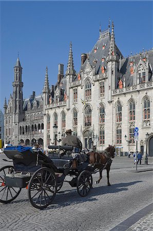 simsearch:841-06446280,k - Un ramasseherbe hippomobiles conduit devant l'édifice de la Cour provinciale à la place du marché, Brugge, patrimoine mondial de l'UNESCO, Belgique, Europe Photographie de stock - Rights-Managed, Code: 841-06446254