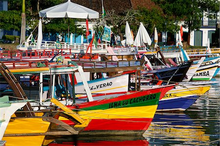 simsearch:841-06447624,k - Bateaux de pêche colorés dans le port, Parati, Rio de Janeiro État, au Brésil, en Amérique du Sud Photographie de stock - Rights-Managed, Code: 841-06446444