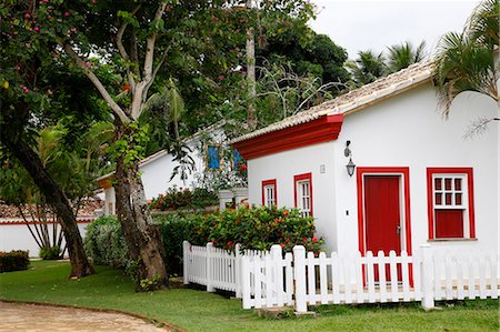 palissade blanche - Maison au centre historique de Porto Seguro, Bahia, au Brésil, en Amérique du Sud (Cidade Alta) Photographie de stock - Rights-Managed, Code: 841-06446471