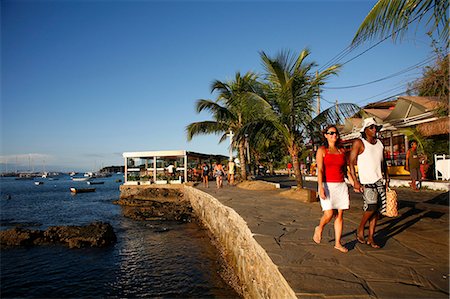 Menschen gehen auf Orla Bardot-promenade, Buzios, Rio De Janeiro Zustand, Brasilien, Südamerika Stockbilder - Lizenzpflichtiges, Bildnummer: 841-06446481