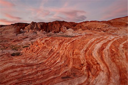 Couches de grès orange et blanc avec des nuages colorés au lever du soleil, la vallée de feu State Park, Nevada, États-Unis d'Amérique, l'Amérique du Nord Photographie de stock - Rights-Managed, Code: 841-06446814