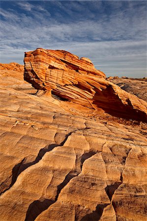 simsearch:841-07205474,k - Arch in layered sandstone, Valley Of Fire State Park, Nevada, United States of America, North America Stock Photo - Rights-Managed, Code: 841-06446810