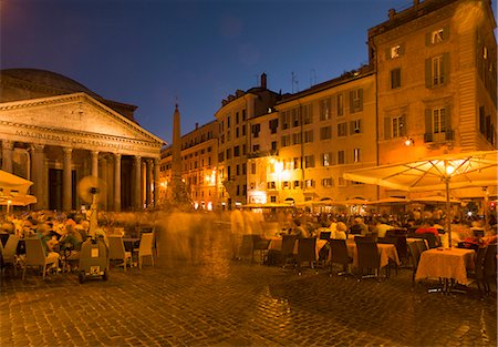 simsearch:841-07083909,k - People dining at outside restaurant near The Pantheon, Rome, Lazio, Italy, Europe Foto de stock - Con derechos protegidos, Código: 841-06447043