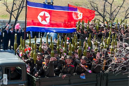 simsearch:841-06616827,k - Défilé militaire pendant les célébrations de rues sur le 100e anniversaire de la naissance du Président Kim Il Sung, le 15 avril 2012, Pyongyang, République de Corée (RPDC), la Corée du Nord, Asie populaire démocratique Photographie de stock - Rights-Managed, Code: 841-06447266