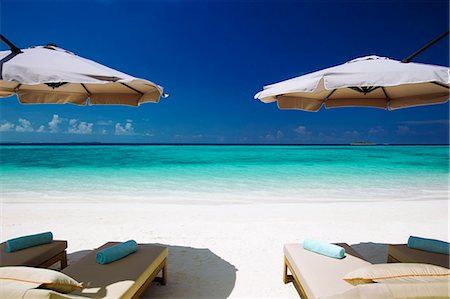 Chaises longues et plage tropicale, Maldives, océan Indien, Asie Photographie de stock - Rights-Managed, Code: 841-06447296