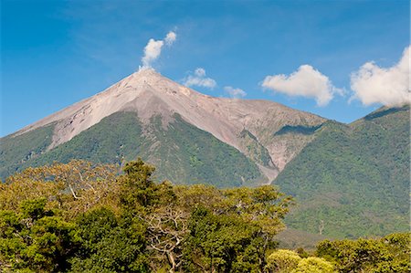 Fuego Volcano, Antigua, Guatemala, Central America Foto de stock - Con derechos protegidos, Código: 841-06447338