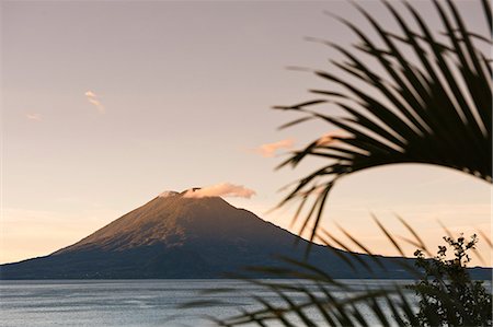 Toliman volcano, Lago de Atitlan, Guatemala, Central America Foto de stock - Con derechos protegidos, Código: 841-06447404