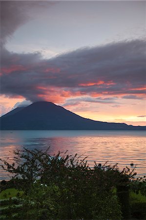 Toliman volcano, Lago de Atitlan, Guatemala, Central America Foto de stock - Con derechos protegidos, Código: 841-06447403