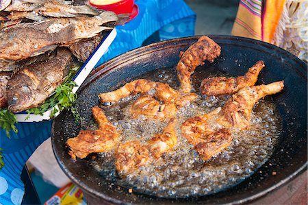 frire - Pollo Campero (poulet frit) au marché de l'Amérique centrale de Santiago Sacatepéquez, Guatemala, Photographie de stock - Rights-Managed, Code: 841-06447414