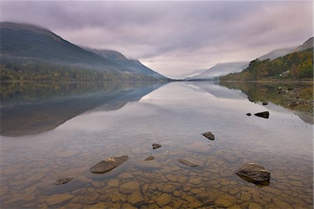 simsearch:841-05848777,k - Misty autumn morning on the shores of Loch Voil, The Trossachs, Stirling, Scotland, United Kingdom, Europe Foto de stock - Con derechos protegidos, Código: 841-06447494