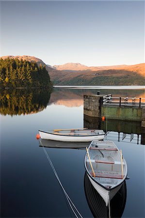 simsearch:841-07204797,k - Rowing boats moored on Loch Katrine at Stronachlachar, Stirling, Scotland, United Kingdom, Europe Foto de stock - Con derechos protegidos, Código: 841-06447495