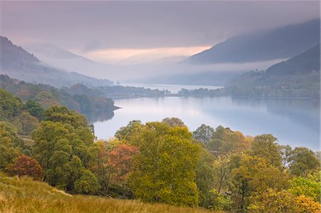 simsearch:6119-09170320,k - Loch Doine and Loch Voil on a misty autumn morning, Balquhidder Valley, Loch Lomond and the Trossachs National Park, Perthshire, Scotland, United Kingdom, Europe Foto de stock - Con derechos protegidos, Código: 841-06447491