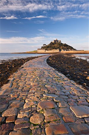 Causeway over to St. Michaels Mount at low tide, Marazion, Cornwall, England, United Kingdom, Europe Stock Photo - Rights-Managed, Code: 841-06447541
