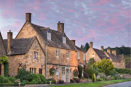 Pretty houses in the picturesque Cotswolds village of Broadway, Worcestershire, England, United Kingdom, Europe Stock Photo - Rights-Managed, Code: 841-06447615