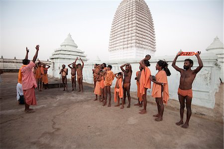 simsearch:841-03672755,k - Joranda monks chanting in ritual prayer at dusk at temple containing dhuni, eternal butter lamp, Joranda, Dhenkanal, Orissa, India, Asia Foto de stock - Direito Controlado, Número: 841-06447801