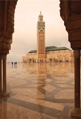 simsearch:841-09077073,k - Hassan II Mosque through archway, Casablanca, Morocco, North Africa, Africa Foto de stock - Con derechos protegidos, Código: 841-06447854