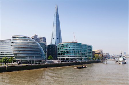 simsearch:841-06448973,k - South Bank mit Rathaus, Shard London Bridge und More London Gebäude, London, England, Vereinigtes Königreich, Europa Stockbilder - Lizenzpflichtiges, Bildnummer: 841-06447975