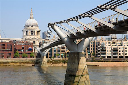 saint paul's cathedral - Millennium Bridge and St. Paul's Cathedral, London, England, United Kingdom, Europe Foto de stock - Con derechos protegidos, Código: 841-06447987