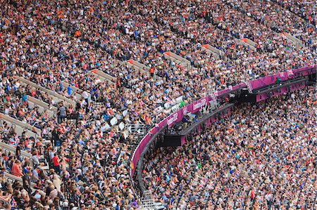 Grande foule de spectateurs dans le stade olympique pour les Jeux olympiques de 2012, Londres, Royaume-Uni, Europe Photographie de stock - Rights-Managed, Code: 841-06447992