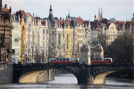 Sur la rivière Vltava et les coloré maisons baroques, Prague, République tchèque, Europe Photographie de stock - Rights-Managed, Code: 841-06448016