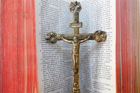 simsearch:841-06448064,k - Crucifix and Bible, Haute Savoie, France, Europe Stock Photo - Rights-Managed, Code: 841-06448109