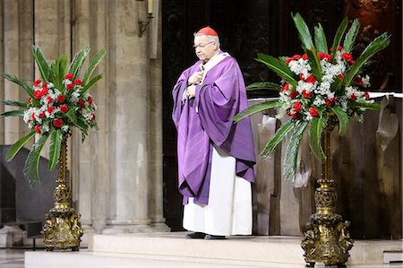 Paris Mgr André Vingt-Trois disant Messe à la cathédrale Notre Dame, Paris, France, Europe Photographie de stock - Rights-Managed, Code: 841-06448131