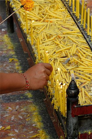 Lighting a candle in Doi Suthep, Chiang Mai, Thailand, Southeast Asia, Asia Foto de stock - Con derechos protegidos, Código: 841-06448184