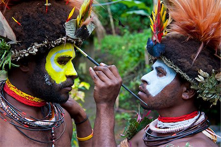 papua new guinea - Tribesmen puting colour on their faces to celebrate the traditional Sing Sing in Paya in the Highlands, Papua New Guinea, Pacific Stock Photo - Rights-Managed, Code: 841-06448222