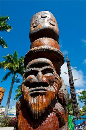 Sculpture traditionnelle sur bois en Mélanésie, Pacifique Sud, Nouméa, Nouvelle Calédonie, Pacifique Photographie de stock - Rights-Managed, Code: 841-06448316