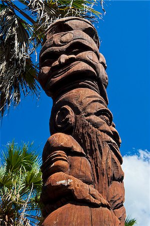 Wooden statues in the sculpture garden of La Foa, West coast of Grand Terre, New Caledonia, Melanesia, South Pacific, Pacific Foto de stock - Con derechos protegidos, Código: 841-06448330